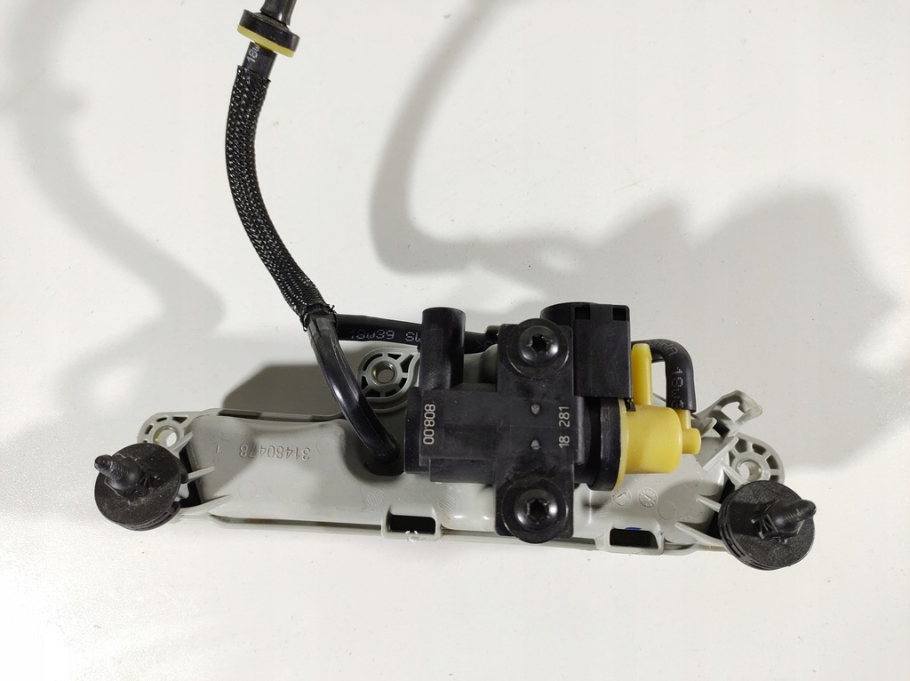 фото №11, Volvo v40 1.5 t3 12r- бачок вакууму