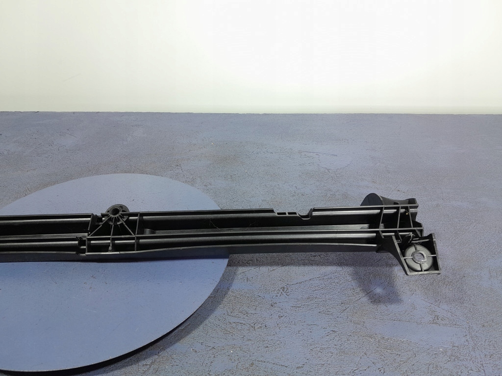 фото №8, Volvo xc60 i lift кронштейн направляющая молдинг пол багажника правая 31271584