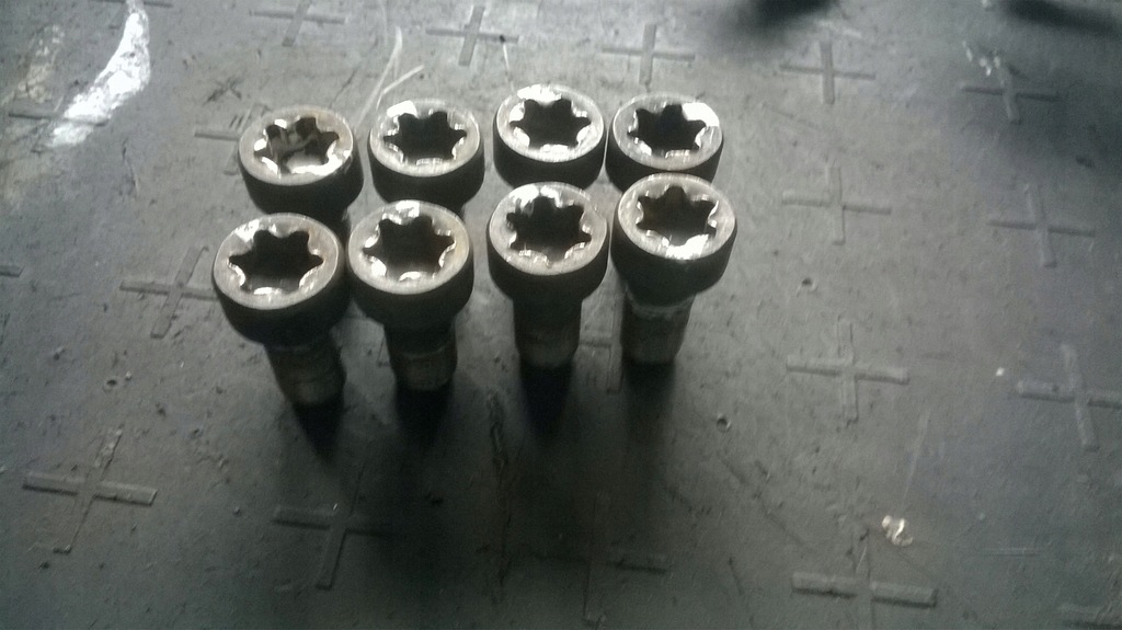 фото №1, Болты колеса двухмассовый kia sportage ii 2,0crdi