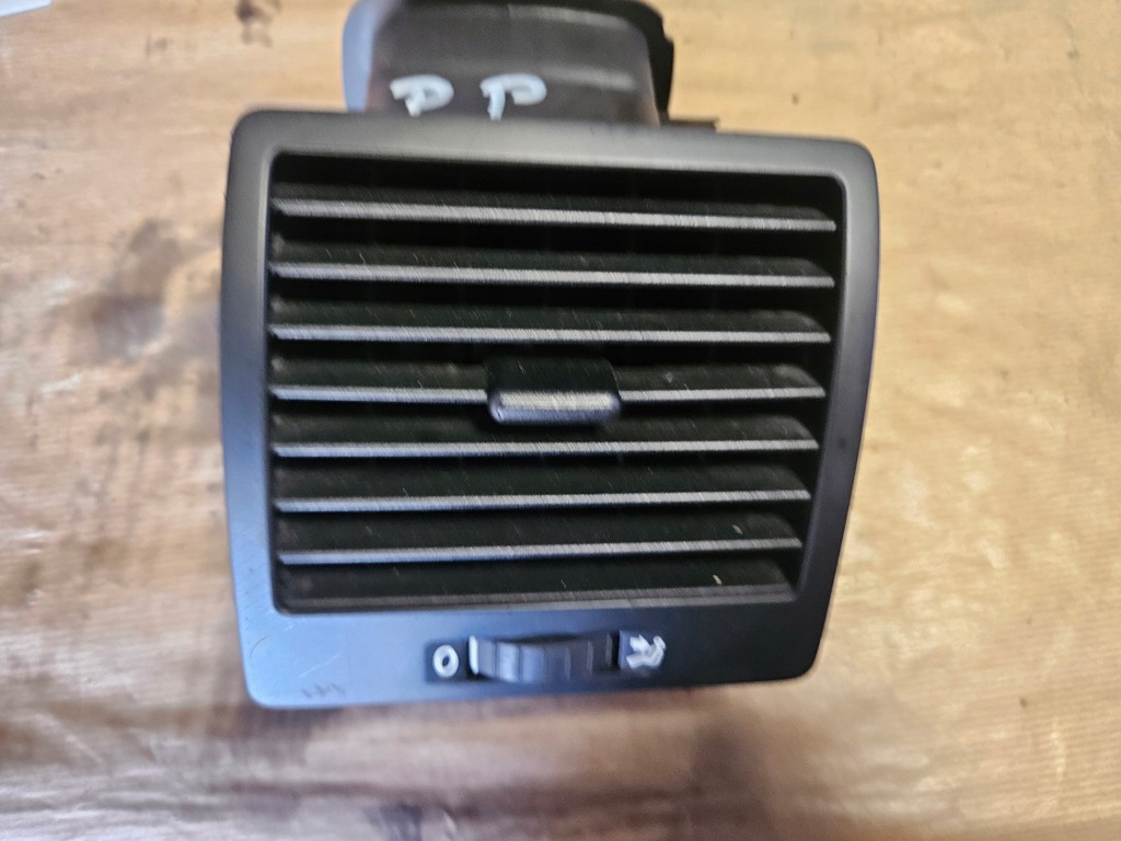 фото №1, Решётка обдув правая vw t5 multivan 7h5819204a