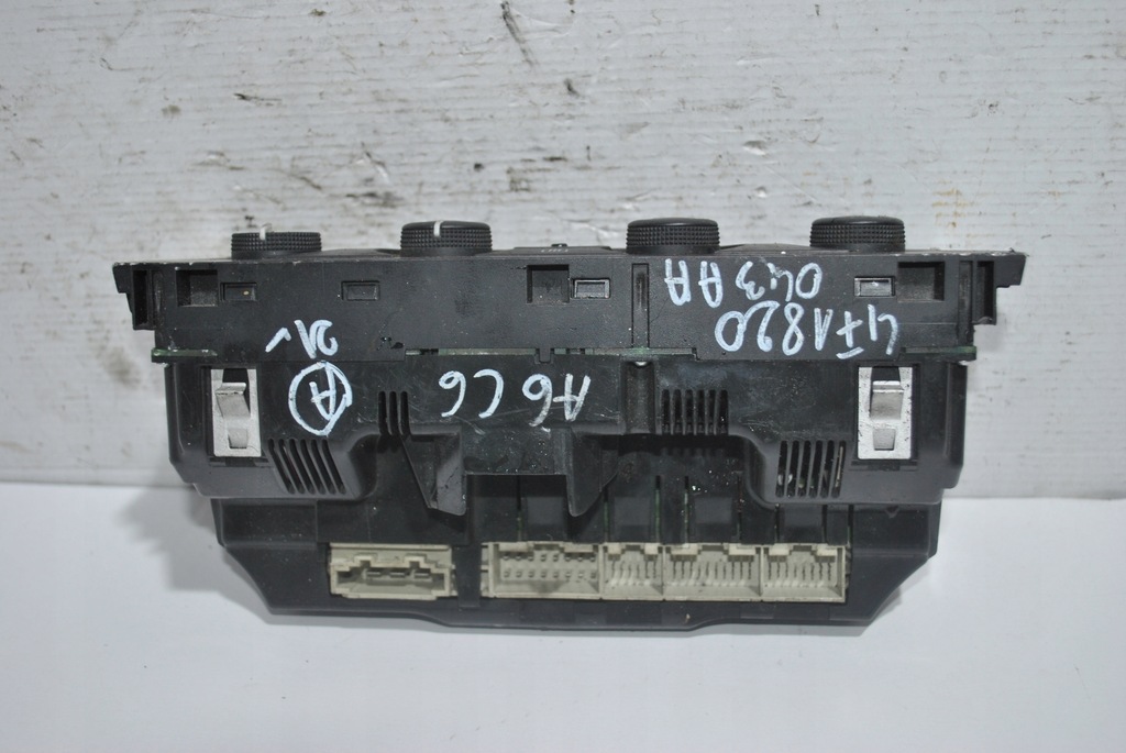 фото №12, Панель обдув audi a3 8p 8p0819047f