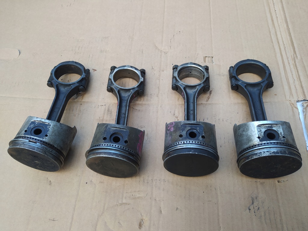 фото №1, Mitsubishi pajero 2,6 e i 83-90 поршень шатун