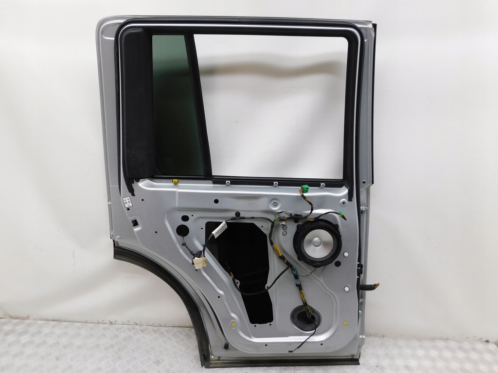 фото №8, Дверь левая задняя - land rover discovery iii l319 04-09 lrc798