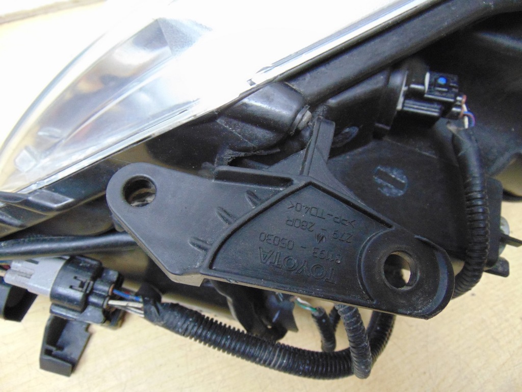 фото №12, Лампа правая перед ксенон toyota avensis t27 koito