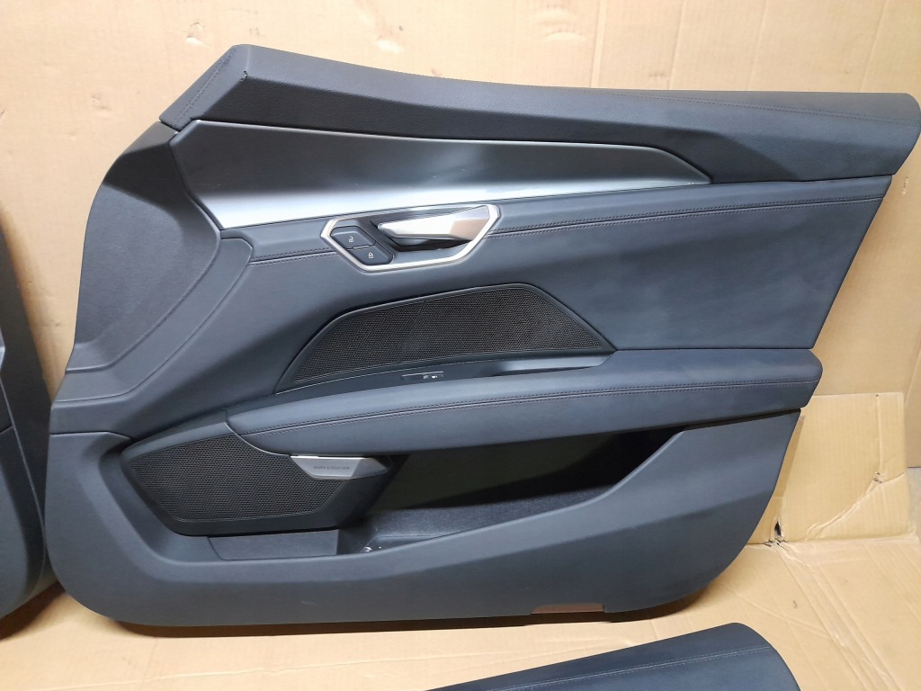 фото №3, Обивка обшивка дверь kpl audi e-tron gt