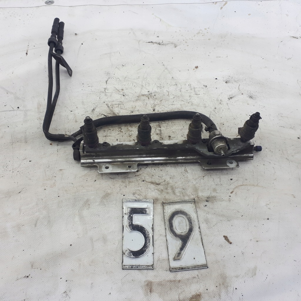 фото №1, Volvo v40 1.8 молдинг впрыскная с форсунки