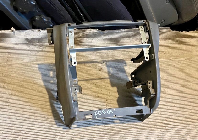 фото №1, Консоль середня панель приладів subaru forester sf 1997