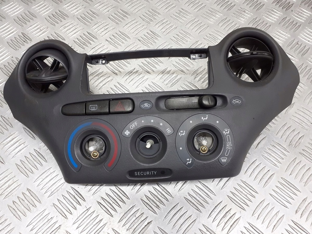 фото №1, Панель обдув кондиционера toyota yaris i