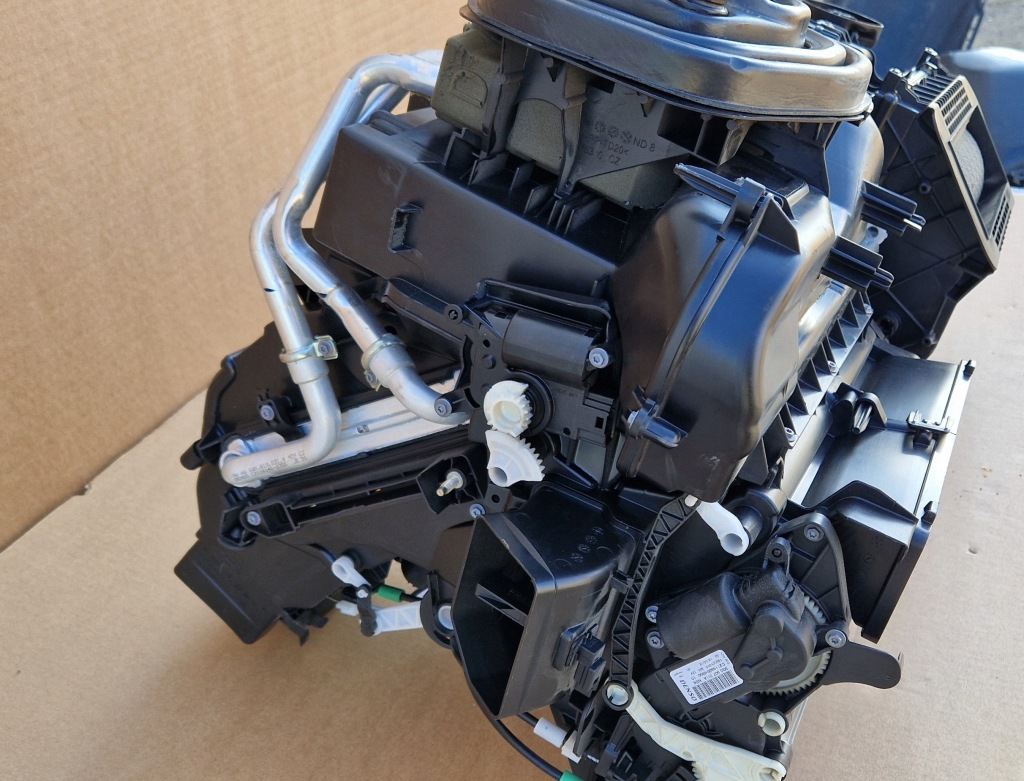 Купити Обігрівач vw audi skoda 5qh816005d оригінал комплект  як нова