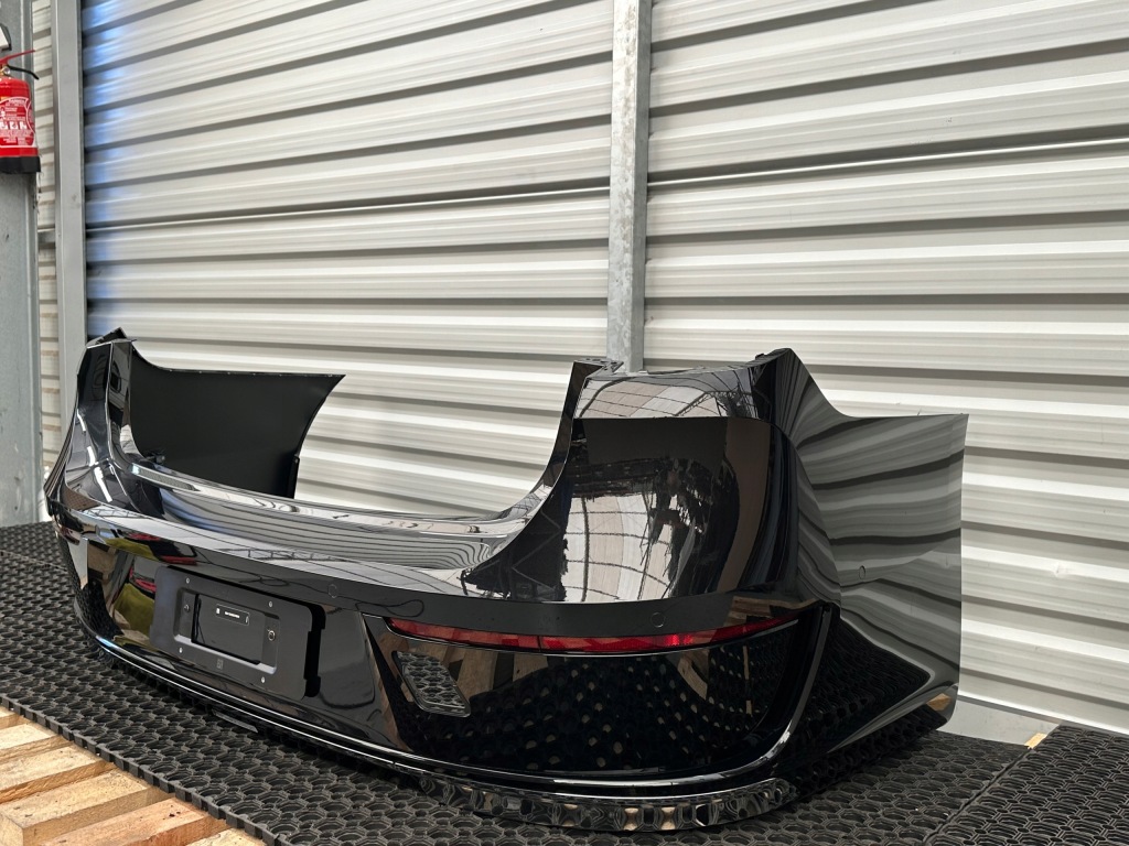 Bmw 7 g70 бампер задня europa 475 Доставка