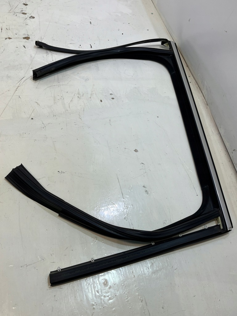 фото №1, Молдинг хром прокладка дверь левый задняя porsche cayenne ii 7p5