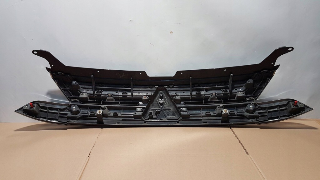 Решітка радіатора передній перед mitsubishi outlander 3 рестайлінг  7450b298 Київ