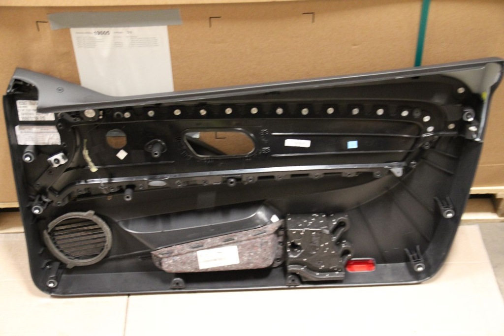 фото №5, Обивка дверь левая vw scirocco 1k8867011br кожа