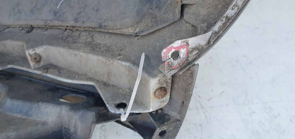 фото №13, Peugeot 4007 бампер перед передний