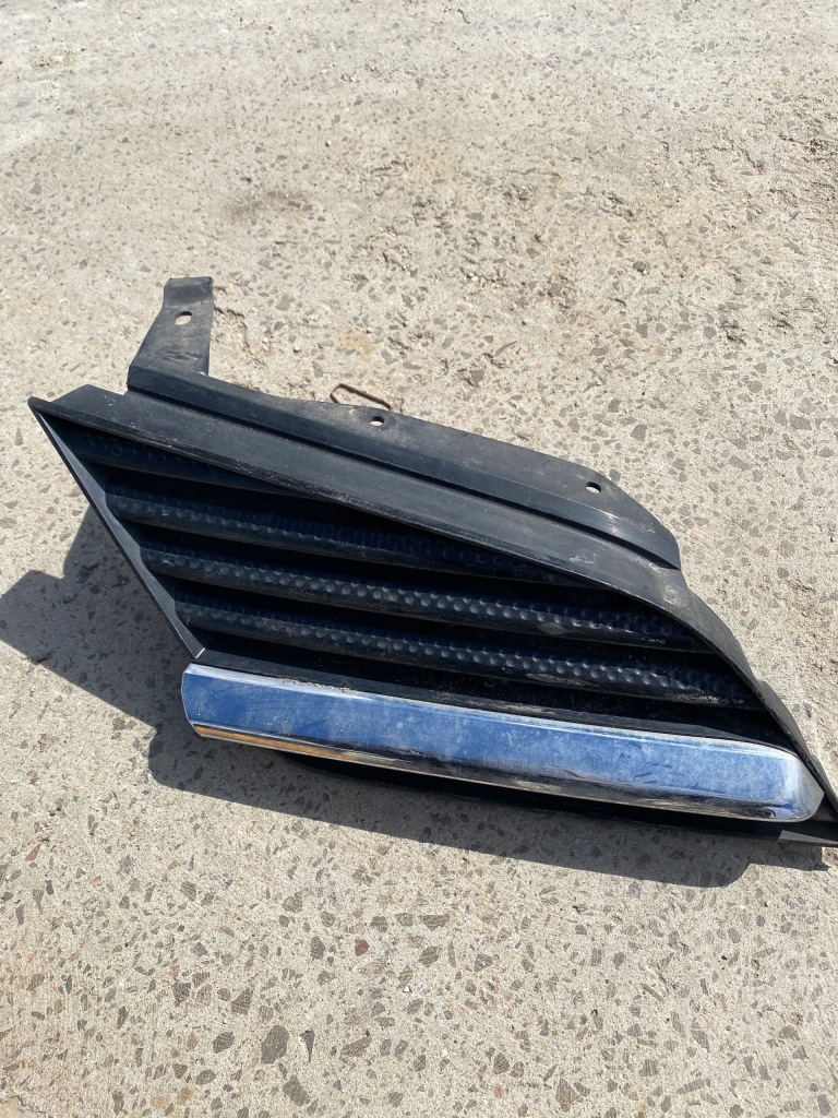 фото №1, Решітка решітка радіатора права бампера nissan primera p12 sedan