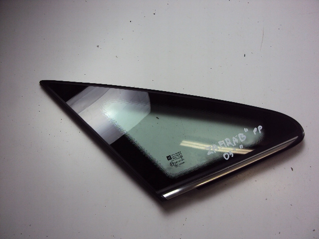 Стекло правый перед opel zafira b 2.0 cdti 2005 r Цена