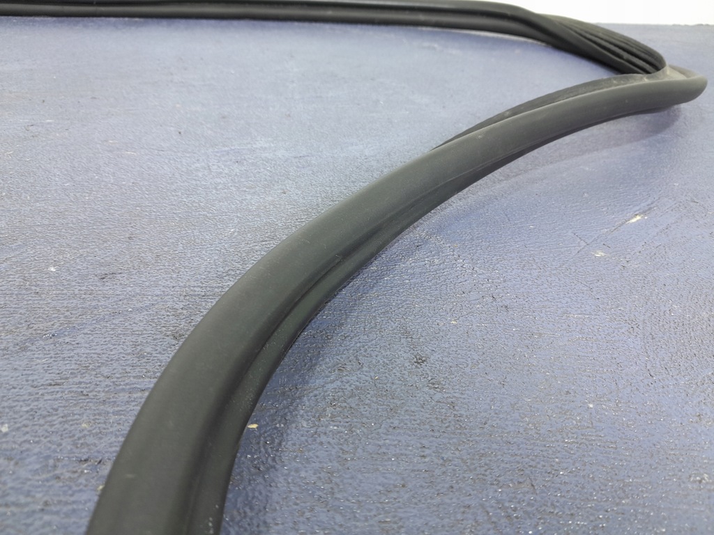 фото №4, Citroen c4 ii hb 5d прокладка кришки багажника