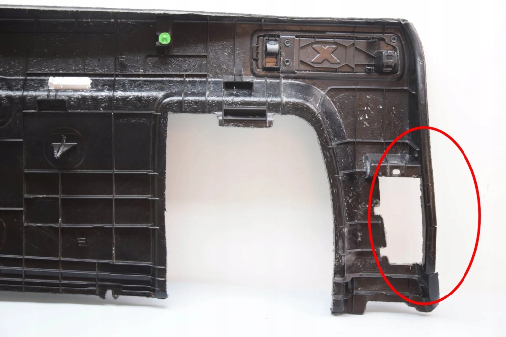 Левая обивка багажника bmw 7438195 3.0l hybrid 210kw 2025 Цена