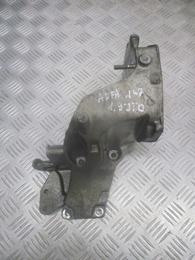 фото №1, Кронштейн кронштейн насоса впрыска alfa romeo 147 1.9