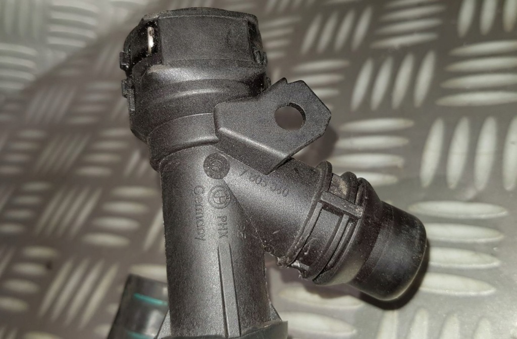 Купити Bmw 5 e60 e61 2.0 d m47n2 шланг води труба патрубок радіатора оливи 7805356