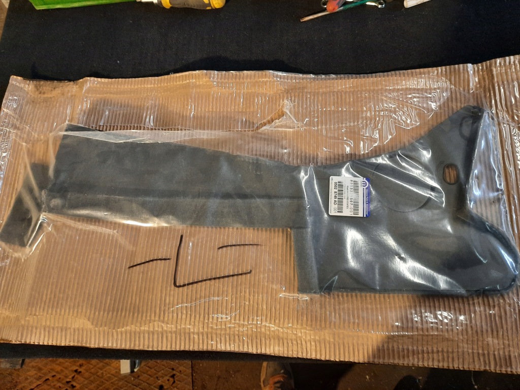 фото №1, Пластик pod капот dodge challenger 0053325507-001