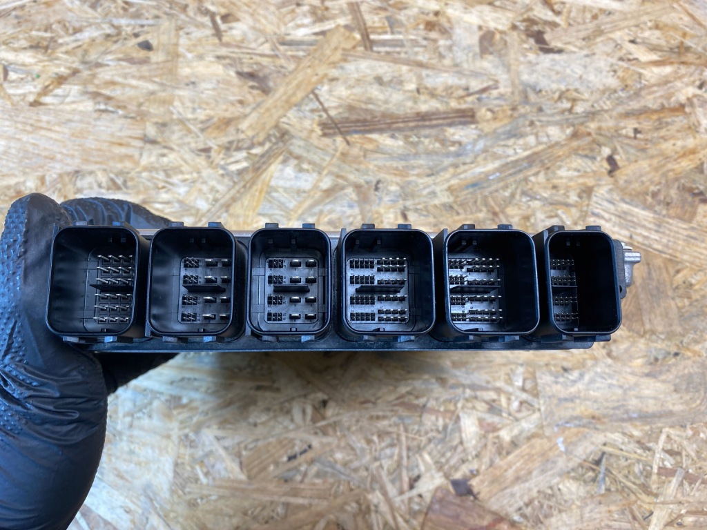 фото №10, Бортовой компьютер блок управления двигателя bmw x5 g05 x6 g06 x7 g07 3.0d 7827396 0281039427