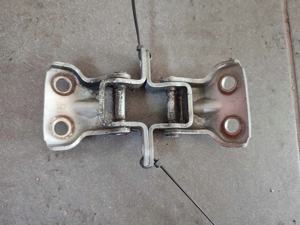 фото №2, Daihatsu terios ii петля петли дверь правый перед s28