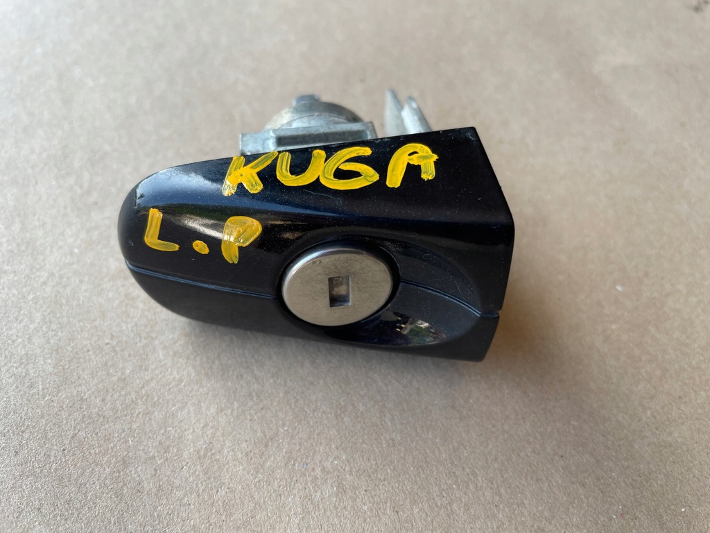 фото №1, Kuga mk1 вкладка замка перед