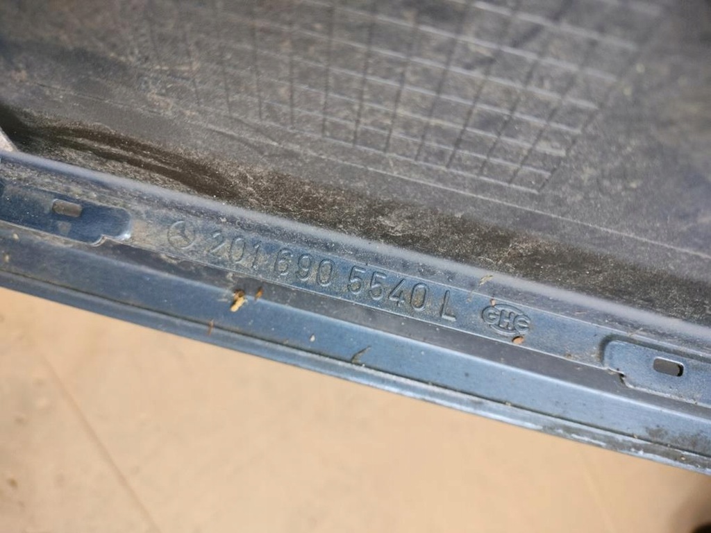 фото №4, Молдинг левая перед na дверь mercedes 190 w201