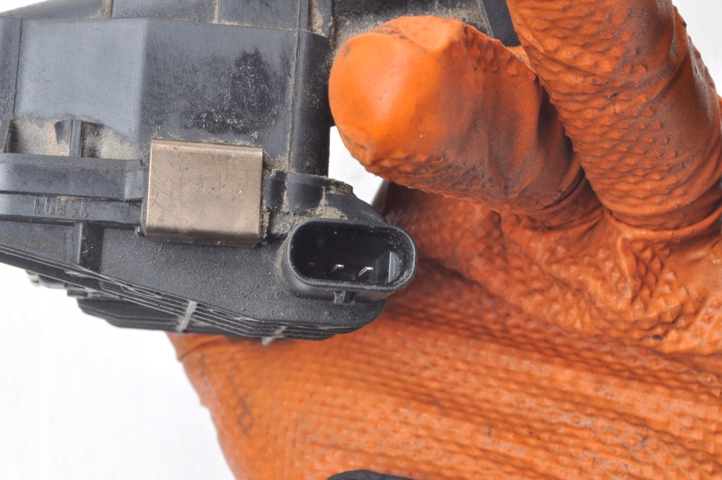 Mini f56 1.5 корпус термостата 6py012794 Недорого