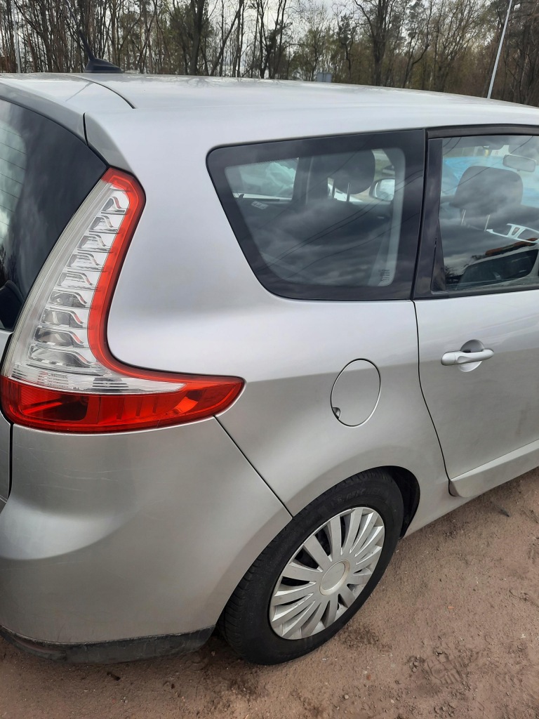Купити Задня права четвертина renault grand scenic 3 2011 рік