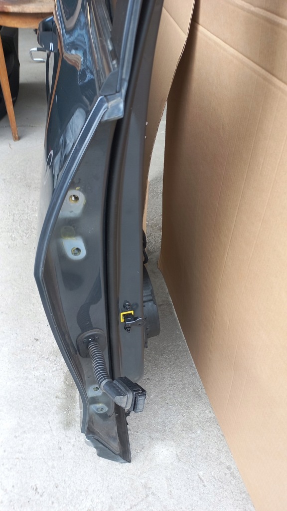 фото №5, Kia sportage v дверь задние правое