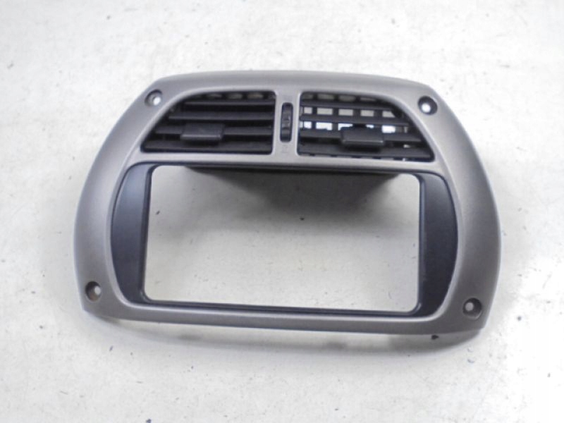 фото №7, Rav4 ii 00-03 решітка обдув середня рамка радіо