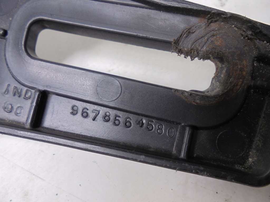 фото №10, Направляющая кронштейн кронштейн крыла правый перед peugeot 2008 i 9678564580