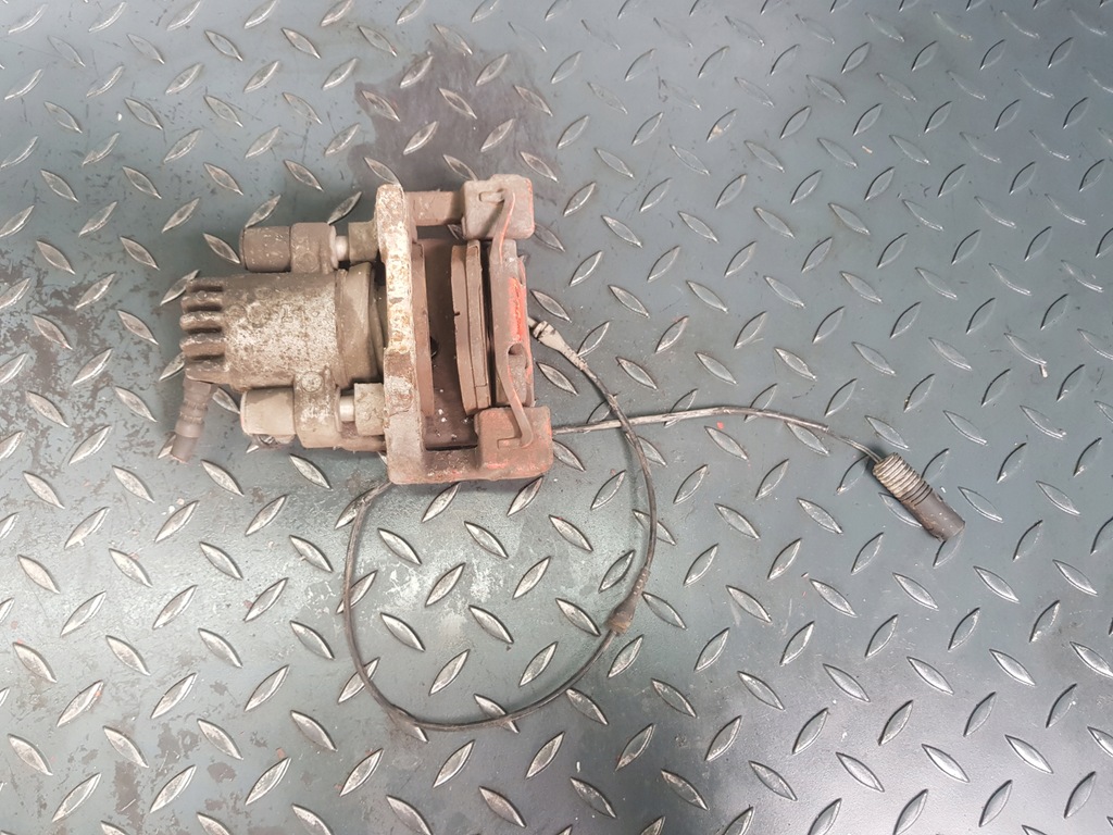 фото №6, Супорт гальмівний скоба гальмівні колодки kpl правий задня bmw e39 525d m57