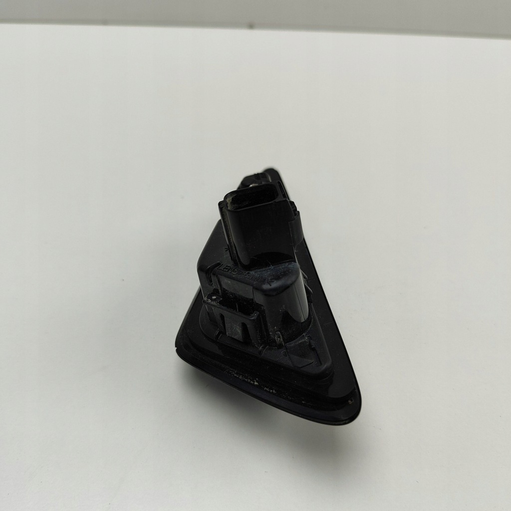 Tesla model y 2022 левая сторона камера на крыле боковой Недорого