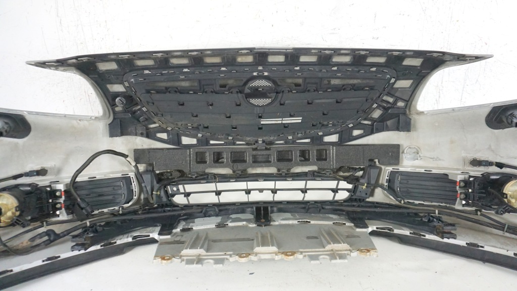 Бампер перед передний решётка  opel insignia 1 a 08-13 ксенон pdc z176 2008- в Украине