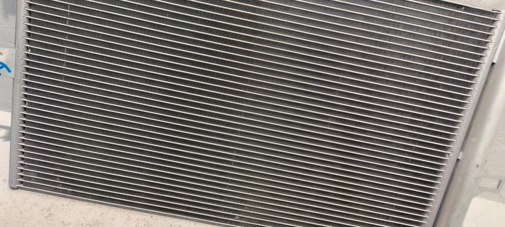 Радіатор кондиціонера tesla model 3 17- Оригінал