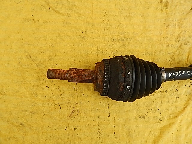 Привідний вал ліва toyota corolla verso 2.2 dcat 04-09 в Україні