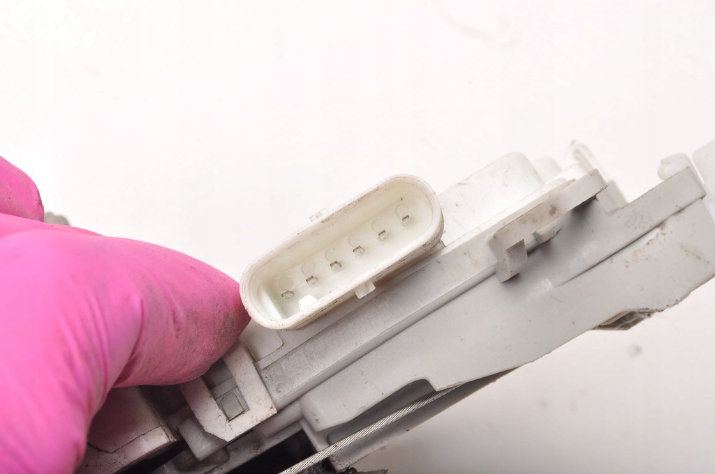 фото №8, Porsche macan замок двері правий задня 6 pin 8k0839016f