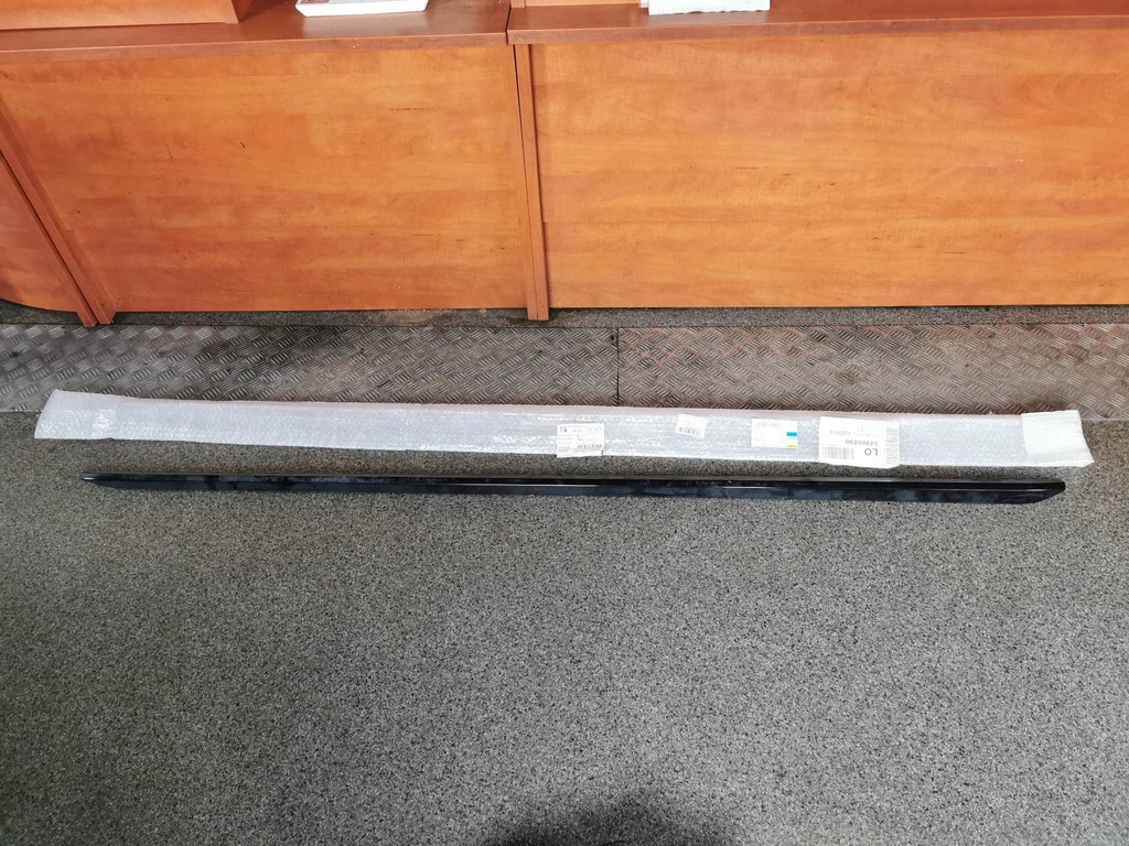 фото №1, Молдинг поріг vw touran ii оригінальний номер 5ta853250r