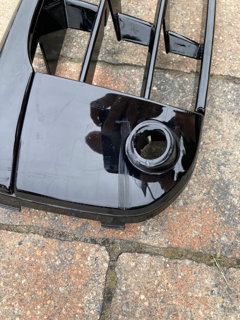 Bmw x1 f48 решётка бампера правая передняя pdc Недорого