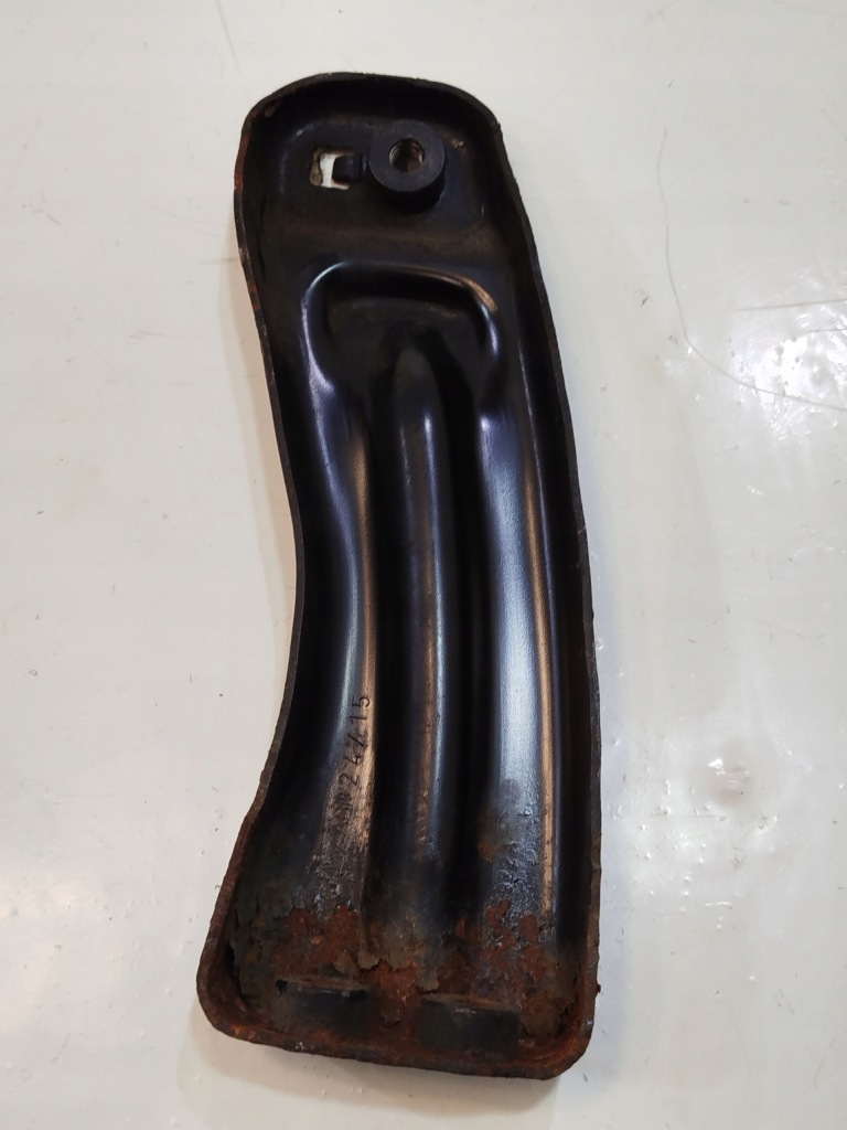 фото №1, Кронштейн кронштейн vw passat b8 2.0 tdi 5q0825922a