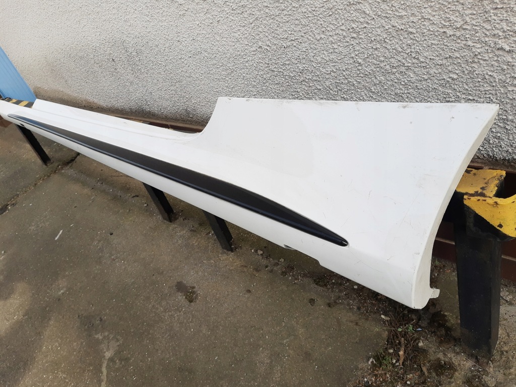 фото №9, Mercedes c w205 63 cabrio 6.3 amg ліва накладка поріг поріг