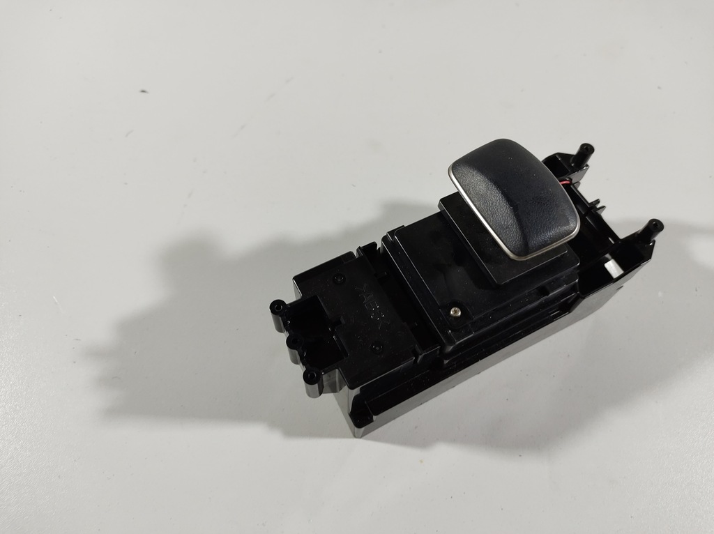 фото №7, Lexus is300h 13r панель керування навігація