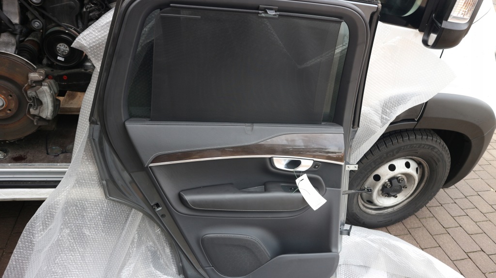 фото №1, Обшивка левый задний kompletny do volvo xc90!!!