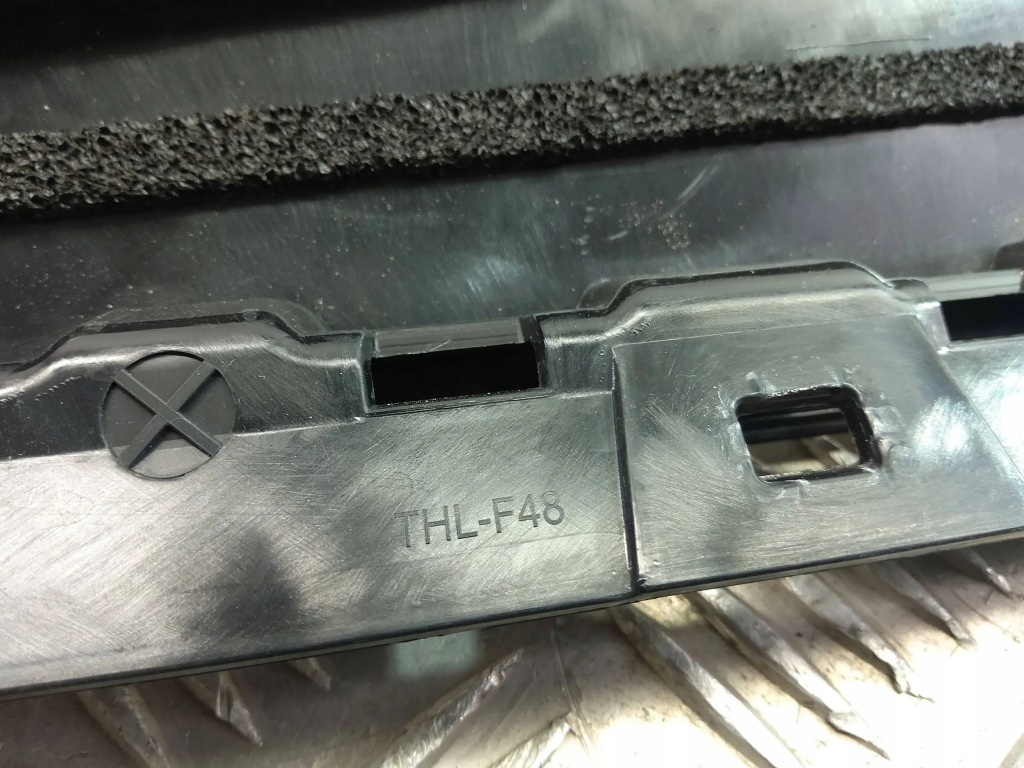 Bmw x1 f48 f49 2016 задний  сторона левая молдинг / прокладка стекло дверь задних Киев