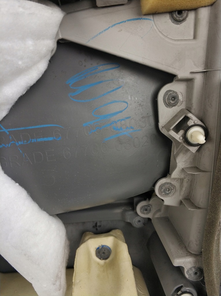 фото №8, Обивка обшивка дверь перед левый toyota sienna 2011-