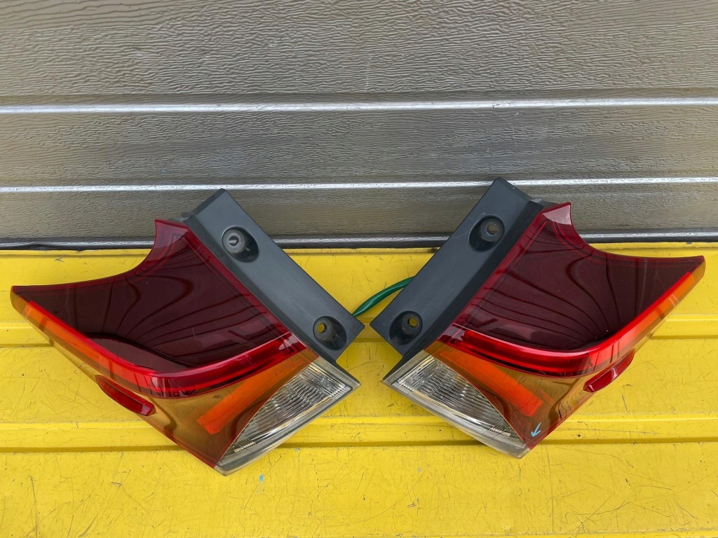 фото №5, Toyota auris ii лампа задняя правая hb lift