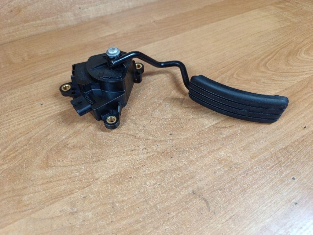 Купить Потенциометр педаль газа renault clio iii modus 8200139322-b